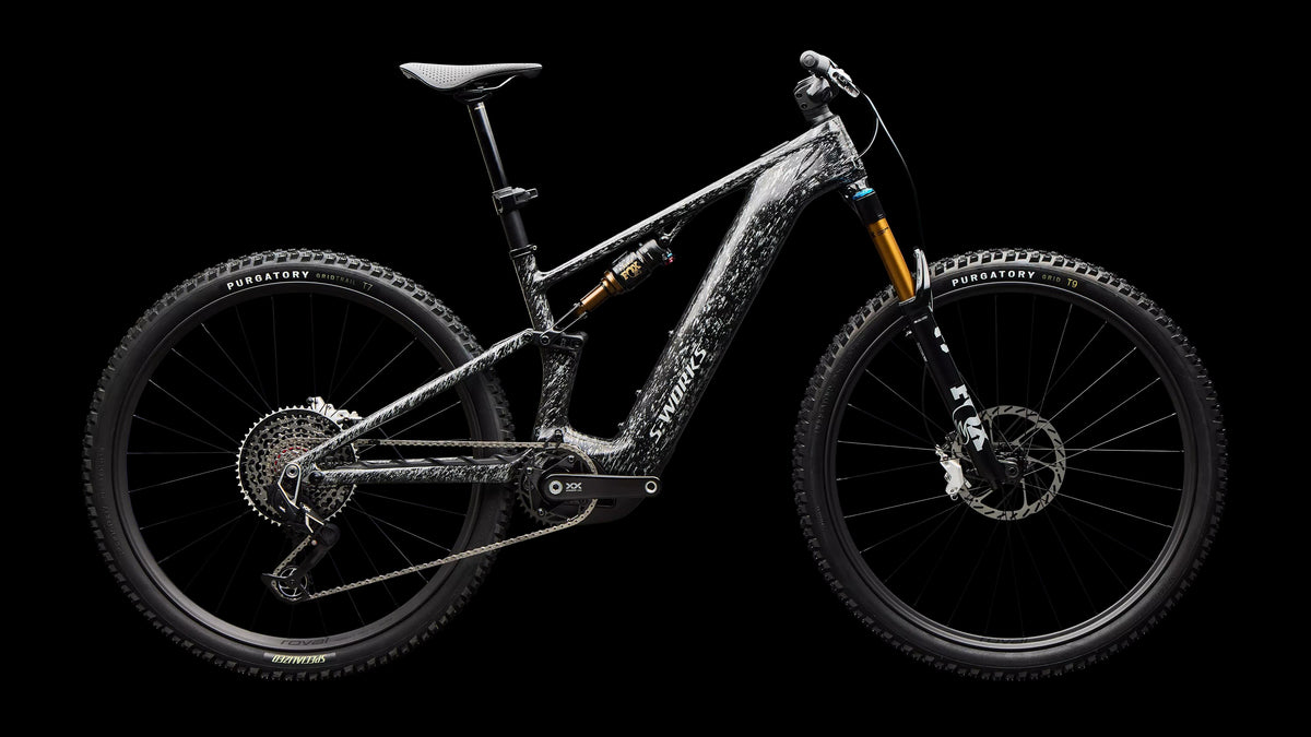 S-Works Turbo Levo R (2026) — Gloss Shadow Silver Blended Speckle Over Carbon / Silver Dust — side view