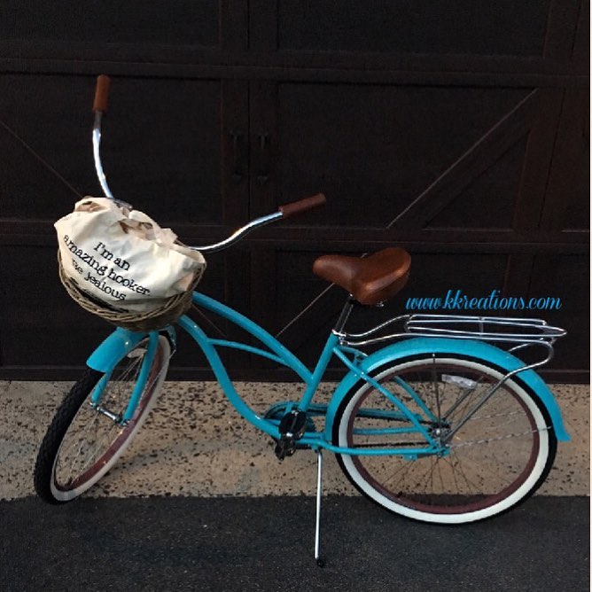 sixthreezero Around the Block Women's 24" 21 Speed Beach Cruiser Bicycle with Rear Rack — product view 39