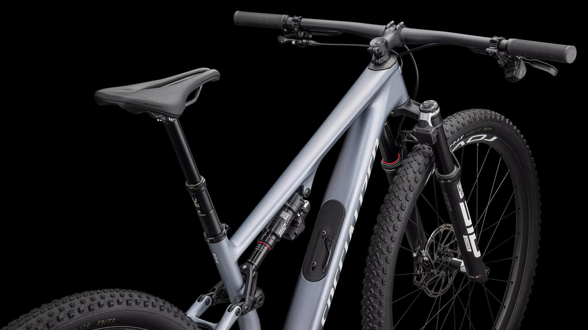 Epic 8 Pro - SRAM X0 AXS, RockShox Ultimate Flight Attendant (2026) — Glacial Metallic Pearl / Metallic White Silver — detail 40