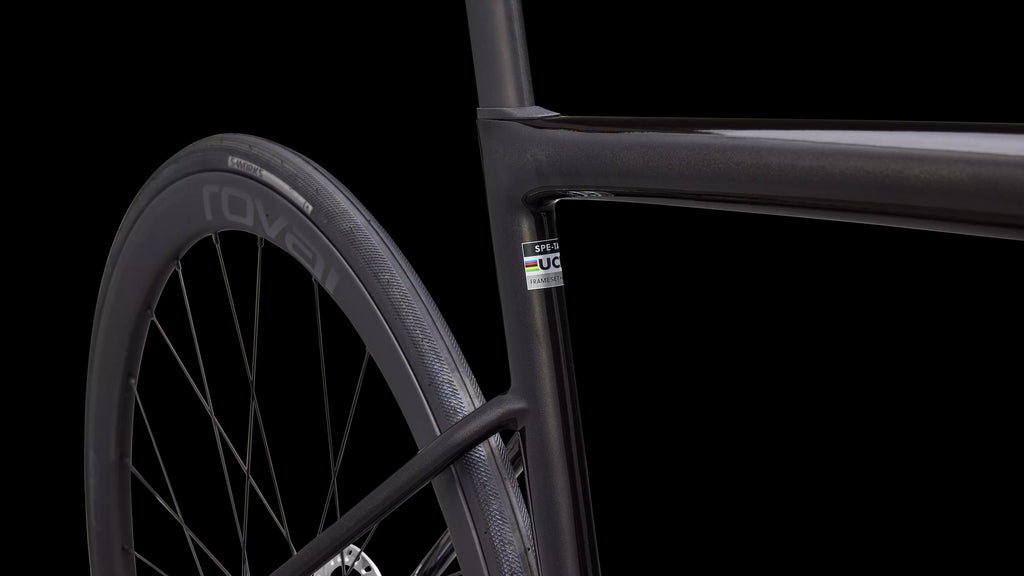 Tarmac SL8 Expert - Shimano Ultegra Di2 (2026) — Gloss Obsidian Metallic / 25% Cqv Reflex Super Red Pearl Over White — detail 60