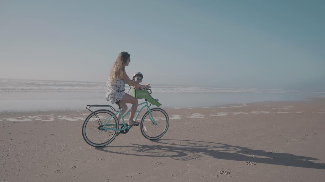 sixthreezero Around the Block Women's 24" 21 Speed Beach Cruiser Bicycle with Rear Rack — product view 16
