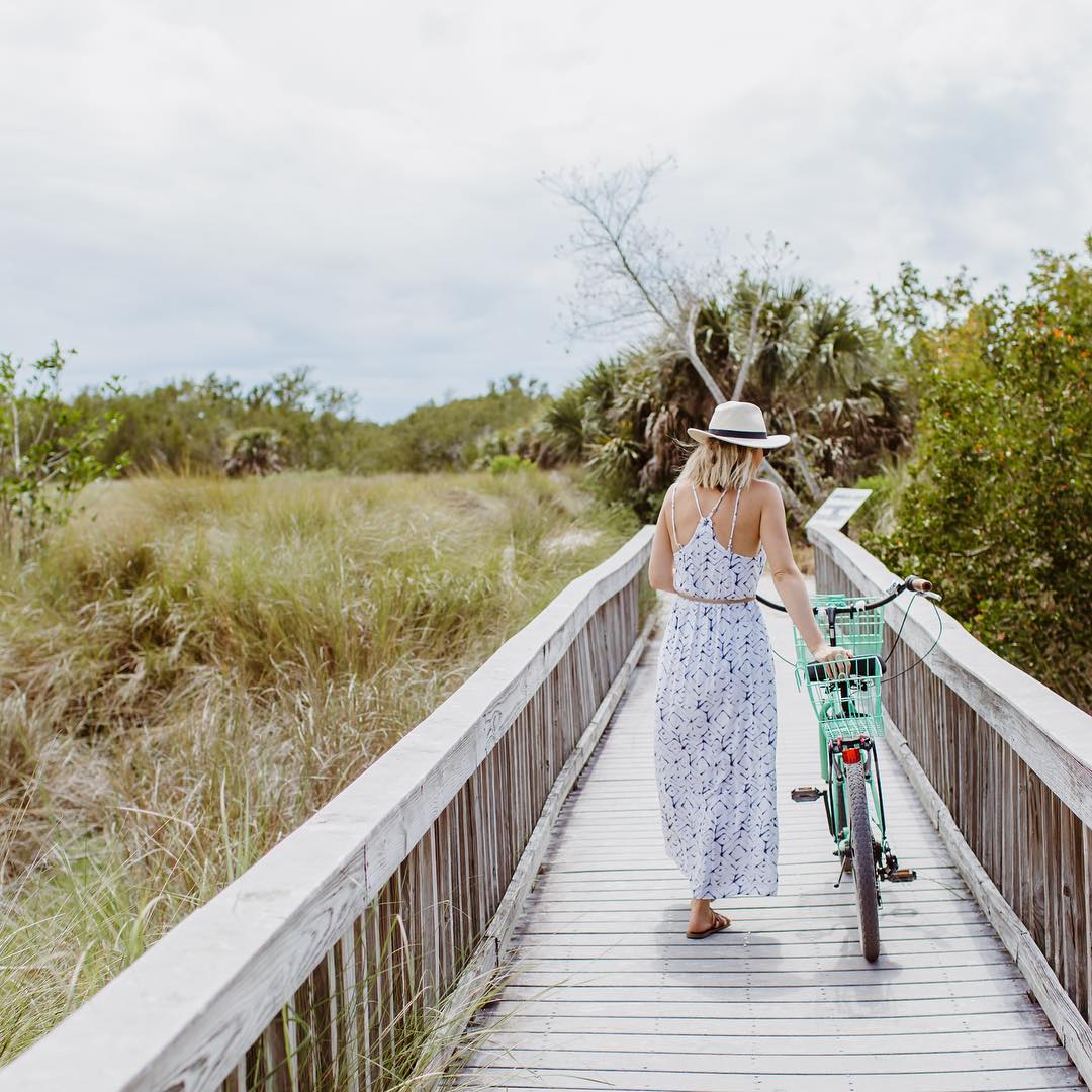 sixthreezero Around the Block Women's 24" Seven Speed Beach Cruiser Bicycle with Rear Rack — product view 40