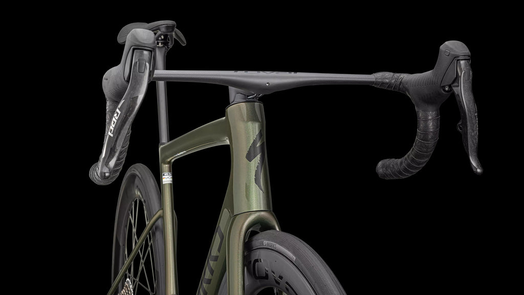 S-Works Tarmac SL8 – SRAM RED AXS (2025) — Gloss Cypress Metallic/Magenta to Gold Pearl/Satin Black Metallic — detail 50