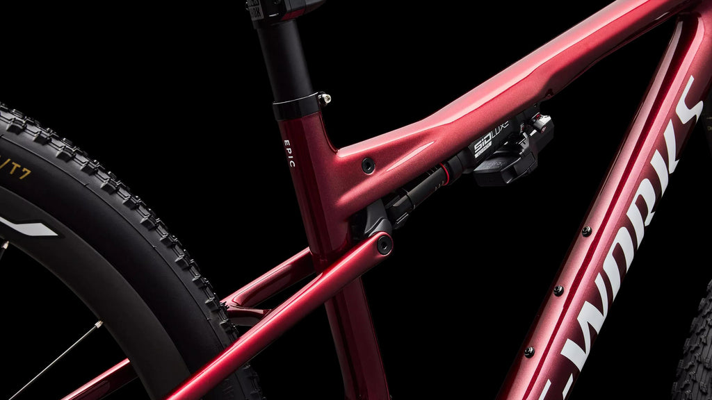 S-Works Epic 9 (2027) — Gloss Red Tint Over Red Reflex Pearl Edge Fade / Metallic White Silver — detail 140