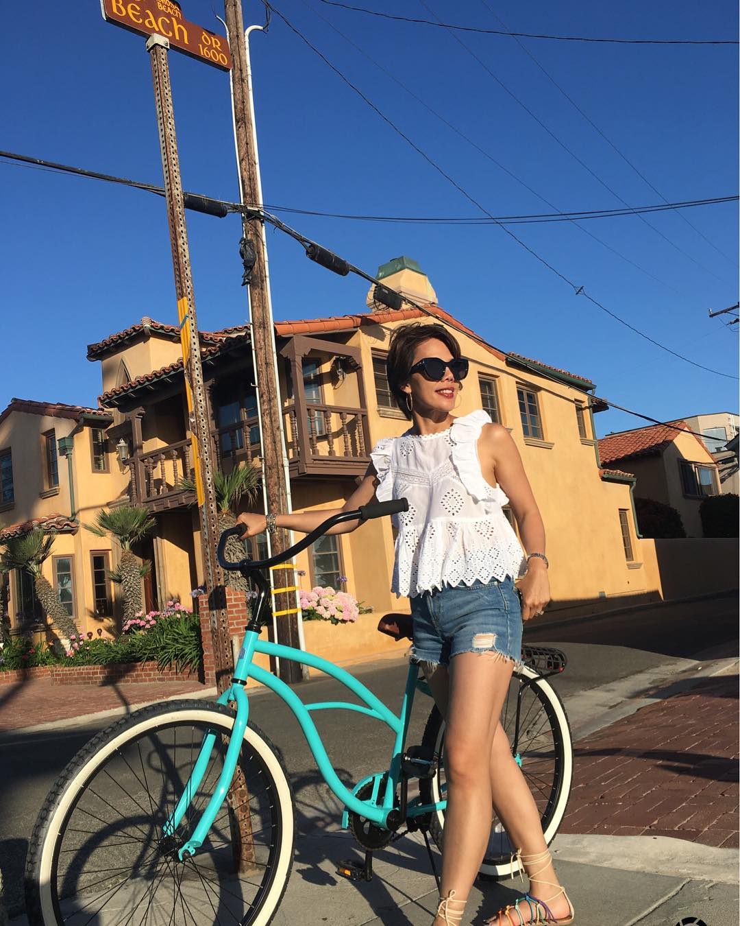 sixthreezero Around the Block Women's 24" 21 Speed Beach Cruiser Bicycle with Rear Rack — product view 23