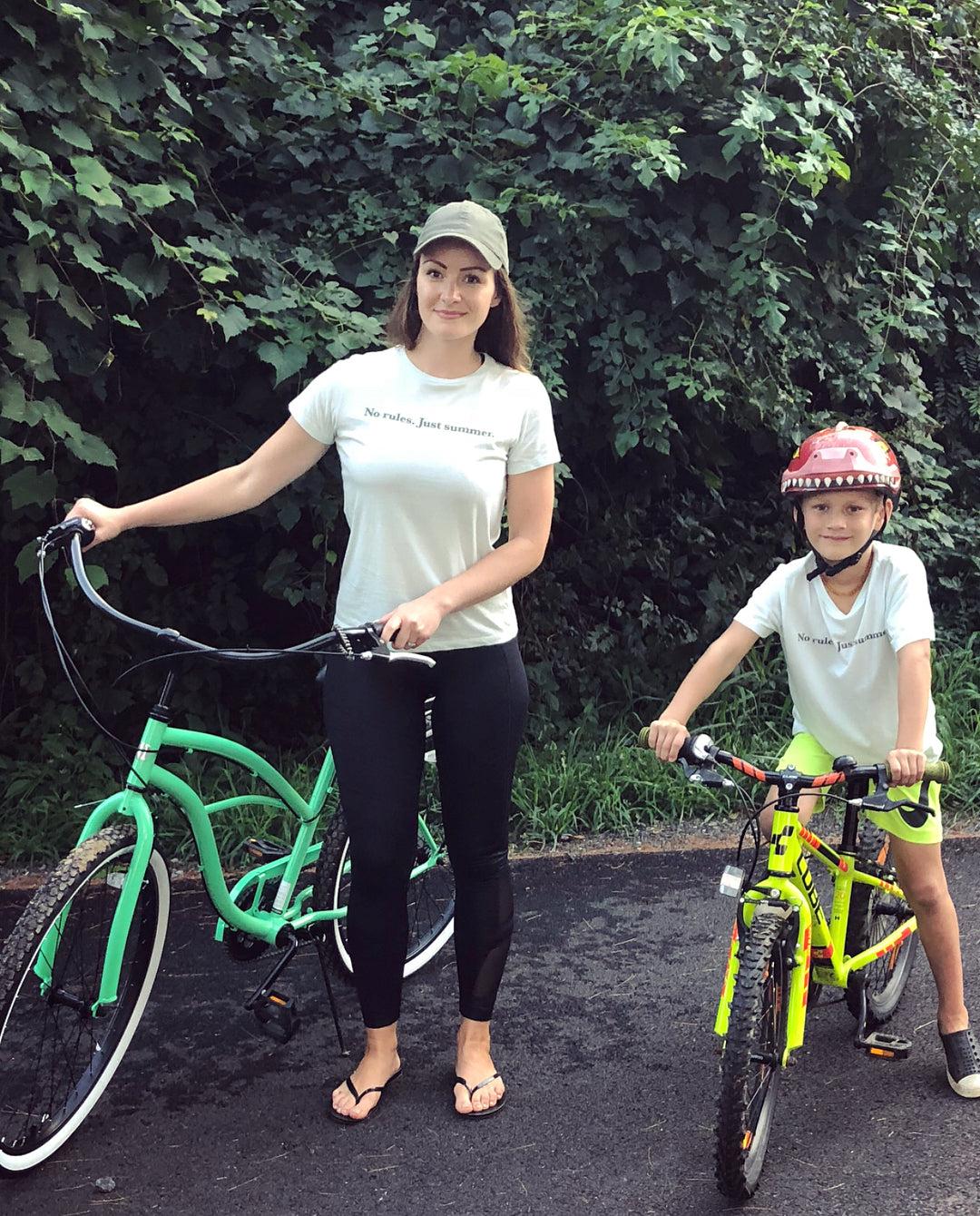 sixthreezero Around the Block Women's 24" 21 Speed Beach Cruiser Bicycle with Rear Rack — product view 26