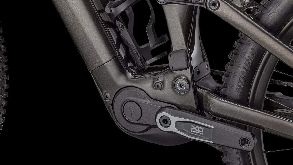Turbo Levo 4 Pro (2026) — Gloss Metallic Obsidian / Burnt Gold Metallic — detail 70