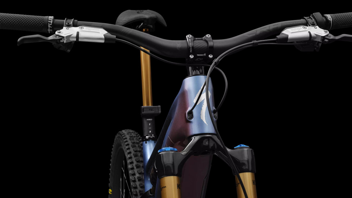 S-Works Turbo Levo 4 (2026) — Gloss Glacial Metallic / Red Pearl / Black Pearl — detail 180