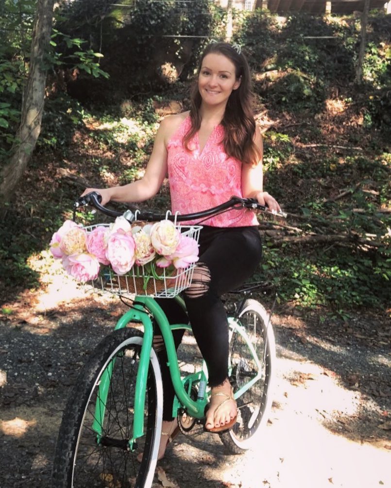 sixthreezero Around the Block Women's 24" 21 Speed Beach Cruiser Bicycle with Rear Rack — product view 29