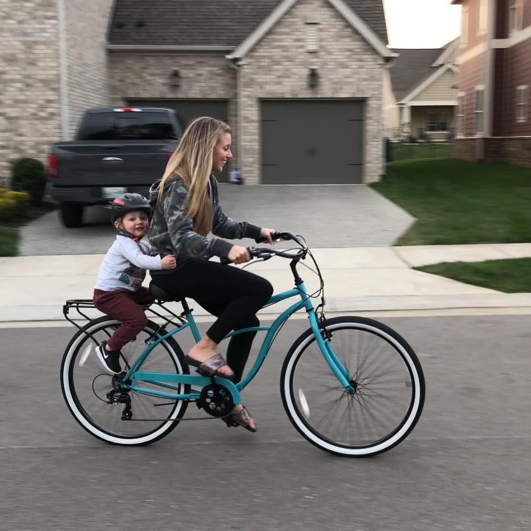 sixthreezero Around the Block Women's 24" 21 Speed Beach Cruiser Bicycle with Rear Rack — product view 35