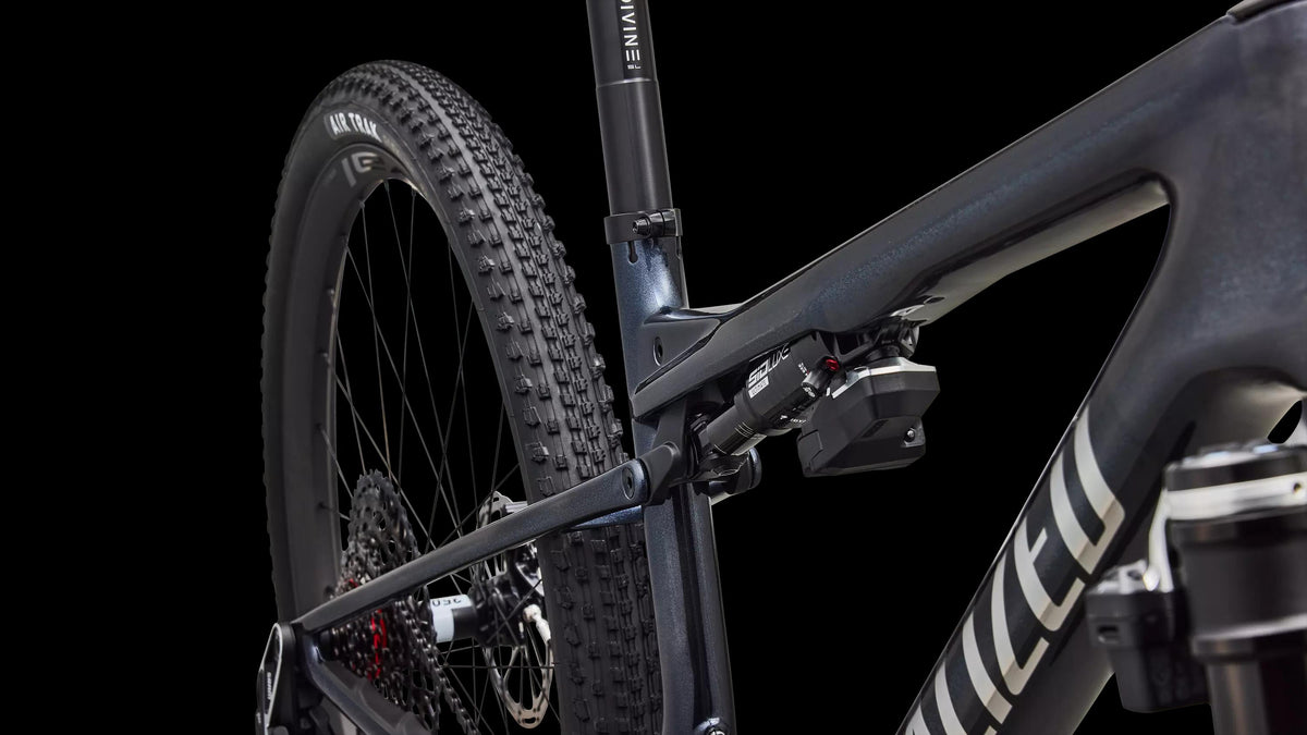 Epic 9 Pro (2027) — Gloss Carbon / Chaos Glitter Pearl / Chrome — detail 60