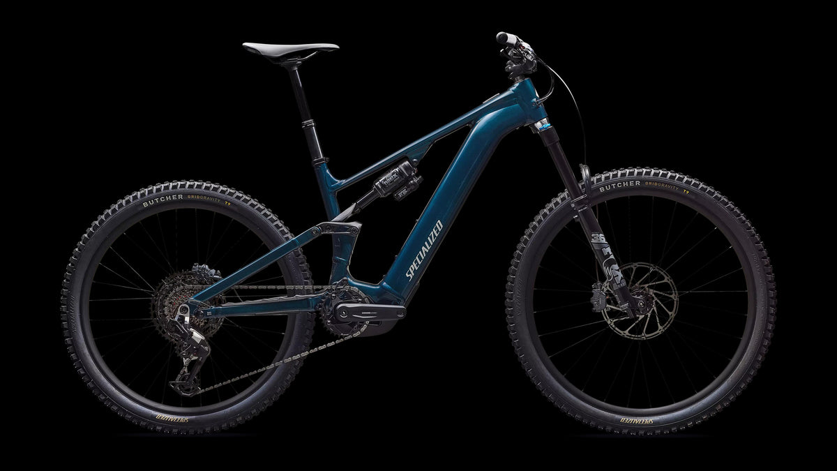 Turbo Levo 4 Comp Alloy (2026) — Gloss Deep Lake Metallic / Dune White — side view