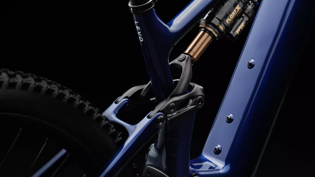 Turbo Levo 4 Pro (2026) — Gloss Blue Onyx / Dark Navy / Birch — detail 140