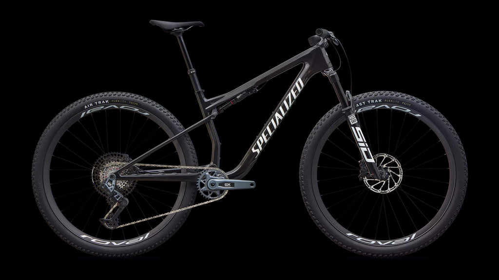 Epic 9 Expert (2027) — Gloss Carbon / White — side view