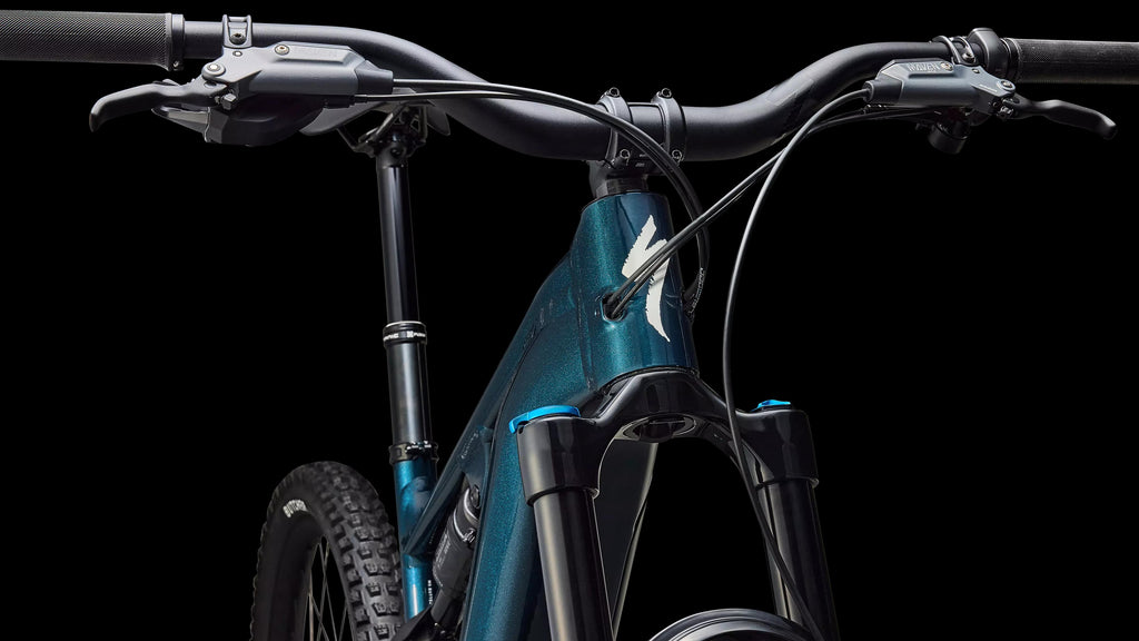 Turbo Levo 4 Comp Alloy (2026) — Gloss Deep Lake Metallic / Dune White — detail 50