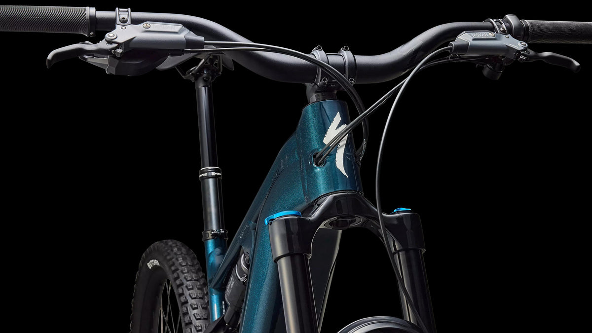 Turbo Levo 4 Comp Alloy (2026) — Gloss Deep Lake Metallic / Dune White — detail 50