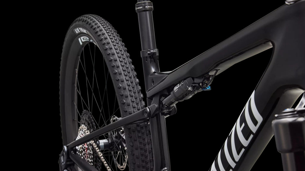 Epic 9 Expert (2027) — Gloss Carbon / White — detail 60