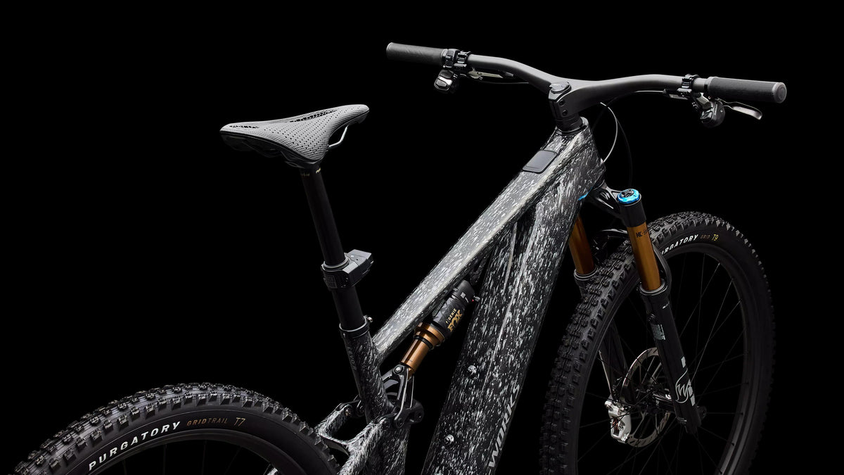 S-Works Turbo Levo R (2026) — Gloss Shadow Silver Blended Speckle Over Carbon / Silver Dust — detail 130