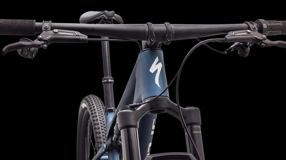Epic 9 Comp (2027) — Satin Cast Blue Metallic / White — detail 50