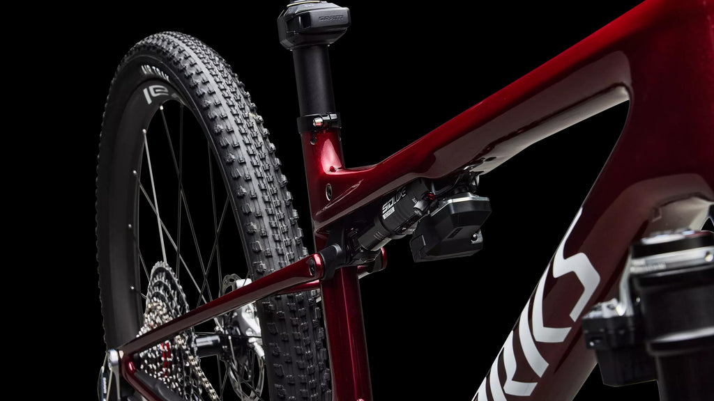 S-Works Epic 9 (2027) — Gloss Red Tint Over Red Reflex Pearl Edge Fade / Metallic White Silver — detail 130