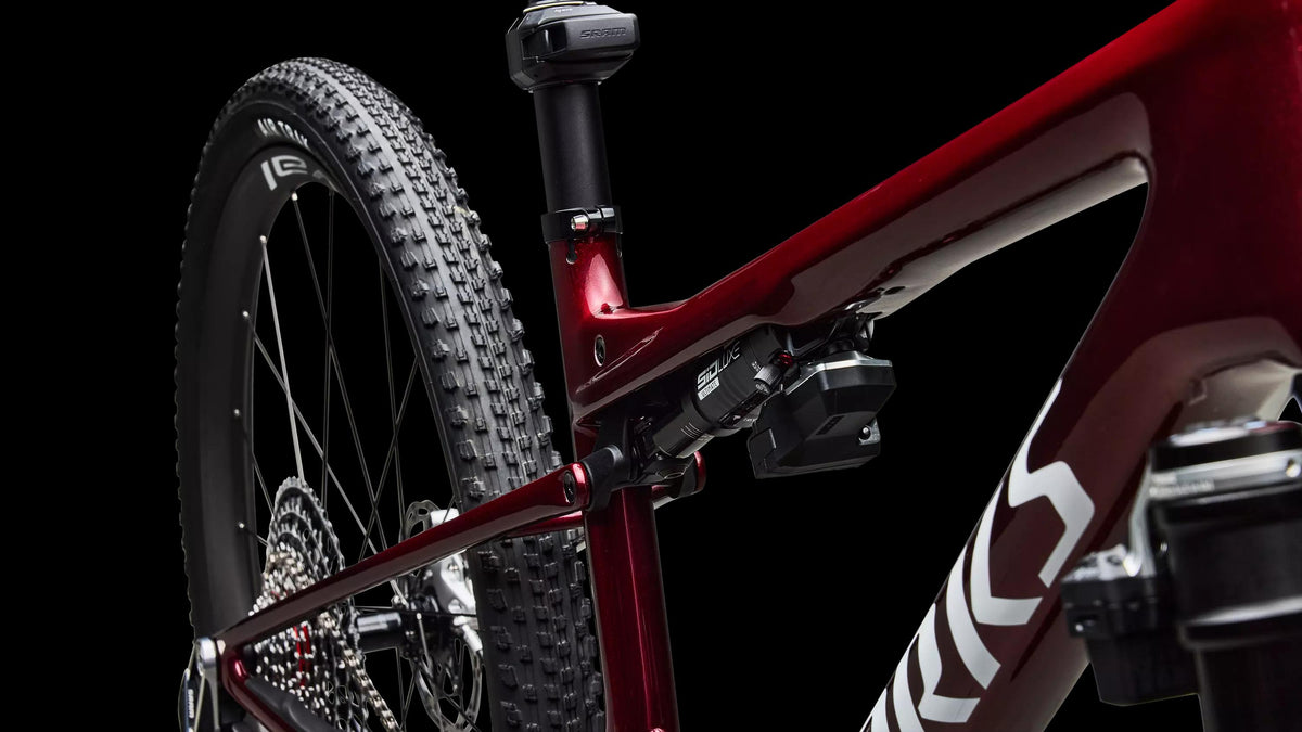 S-Works Epic 9 (2027) — Gloss Red Tint Over Red Reflex Pearl Edge Fade / Metallic White Silver — detail 130