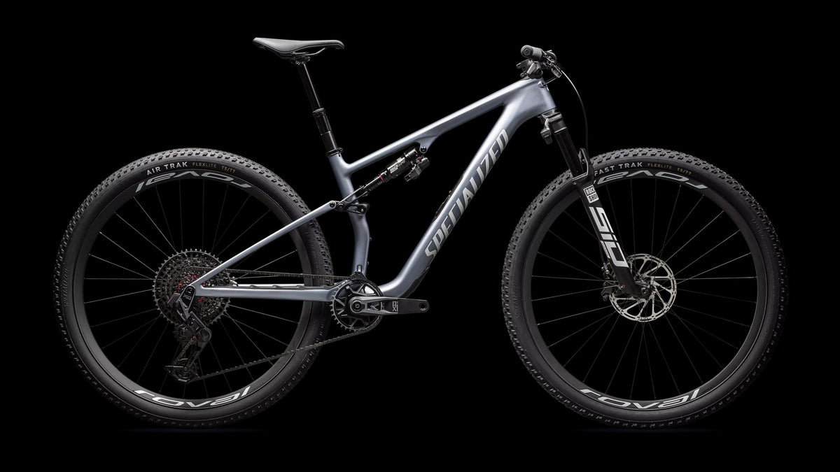 Epic 8 Pro - SRAM X0 AXS, RockShox Ultimate Flight Attendant (2026) — Glacial Metallic Pearl / Metallic White Silver — side view