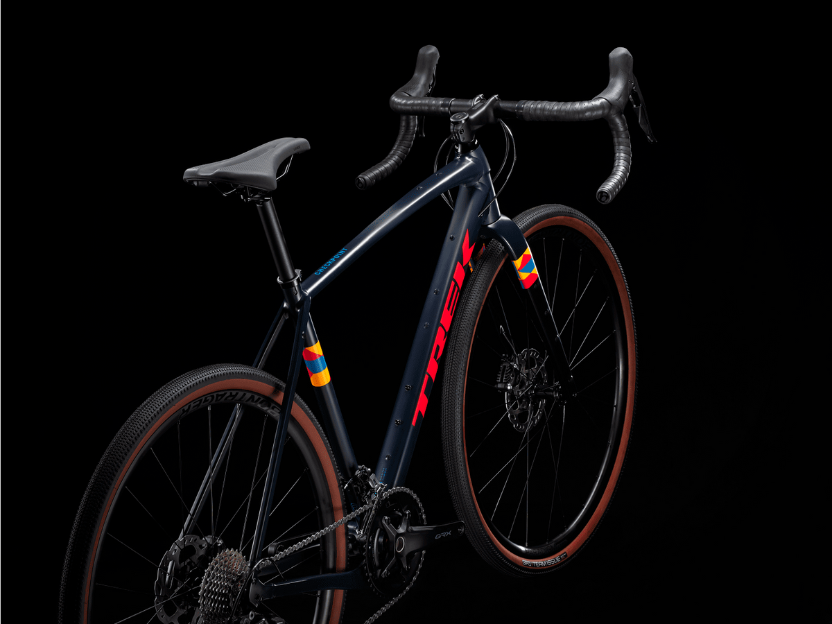 2023 Trek Checkpoint ALR 5 - Satin Nautical Navy/Satin Red — image 3