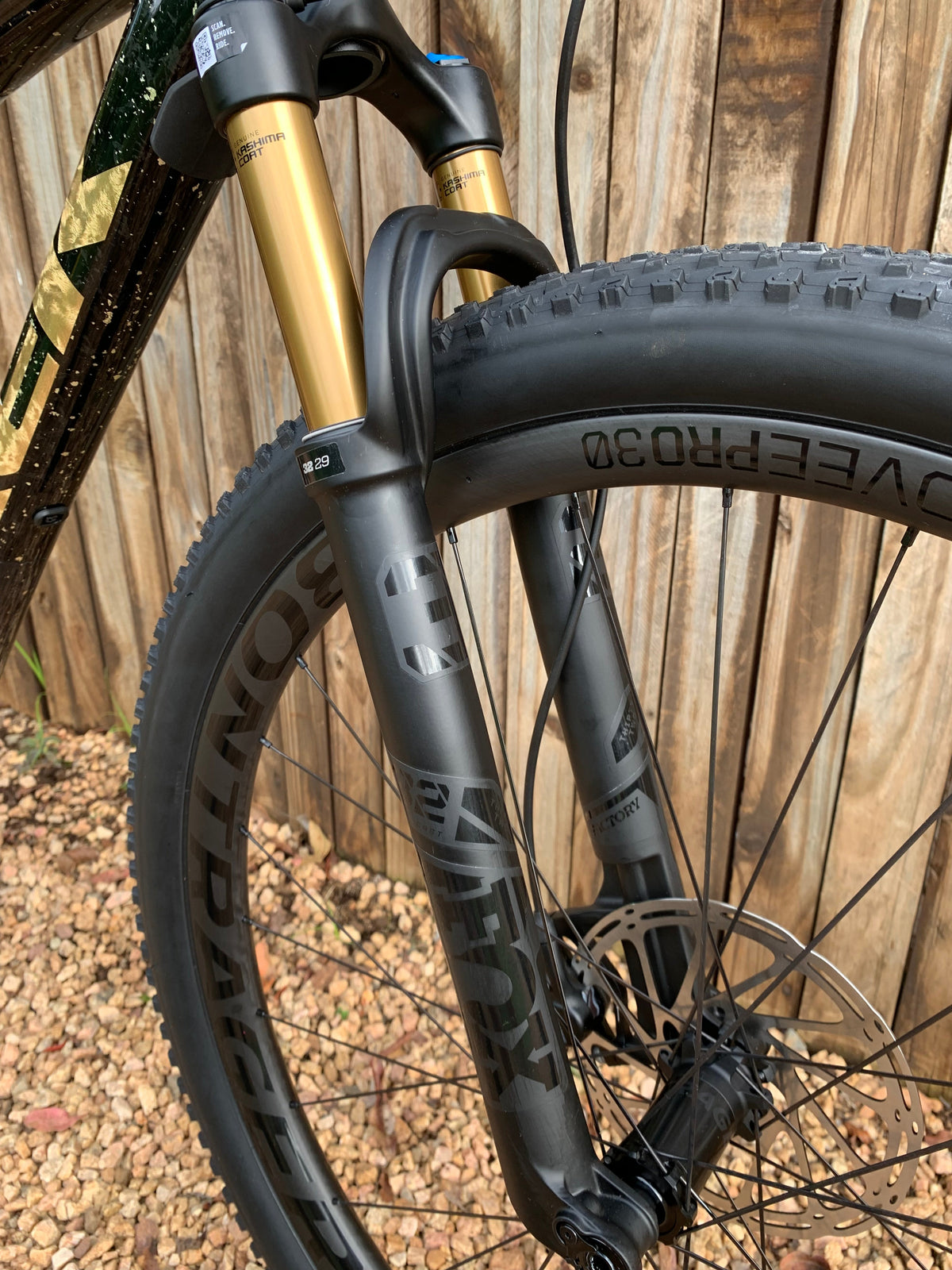 Trek Supercaliber 9.8 GX Gen 1 - Project One Sweet Gold Leaf (Large) — image 7