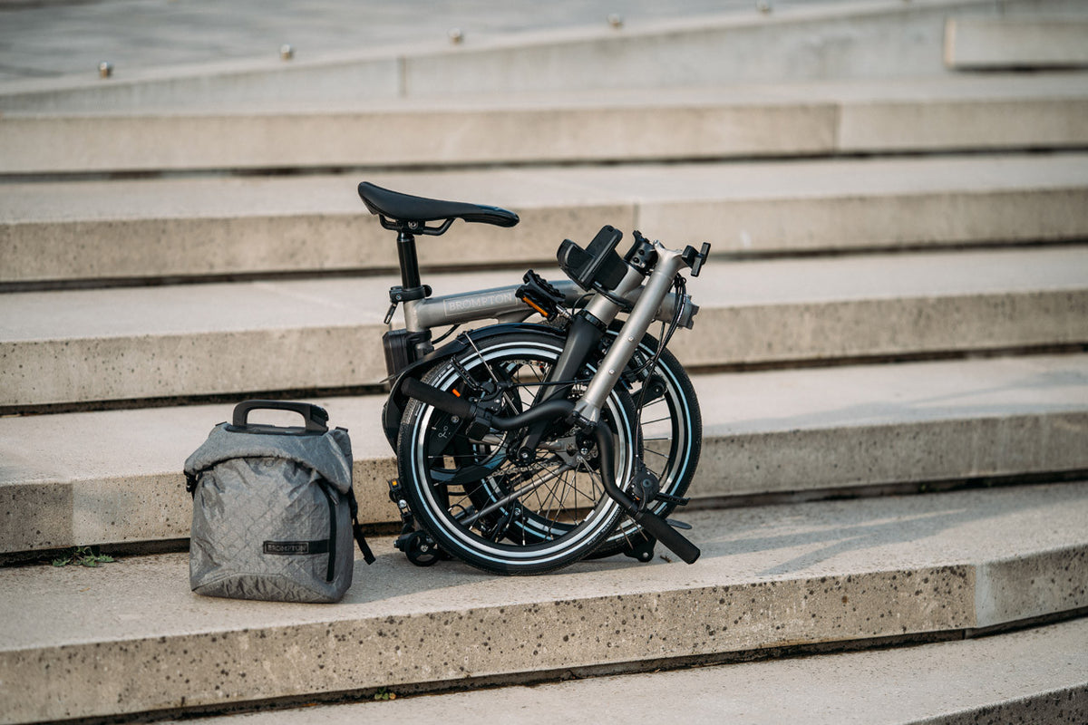 Brompton Electric T Line with SuperRoll+ - e-Motiq system - 4-speed — product view 2