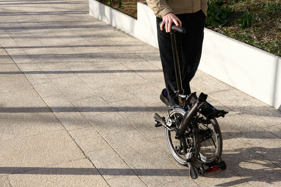 Brompton P Line with Roller Rack - 12-speed — product view 2