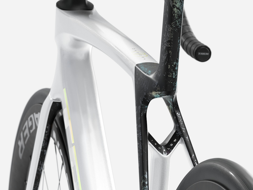 2027 Trek Madone SL 7 Gen 8 - Gloss Crystal White/Matte Deep Smoke — image 4