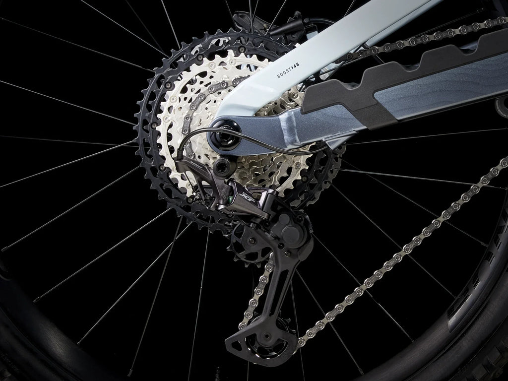 2025 Trek Slash 8 Gen 6 - Plasma Grey Pearl — image 3