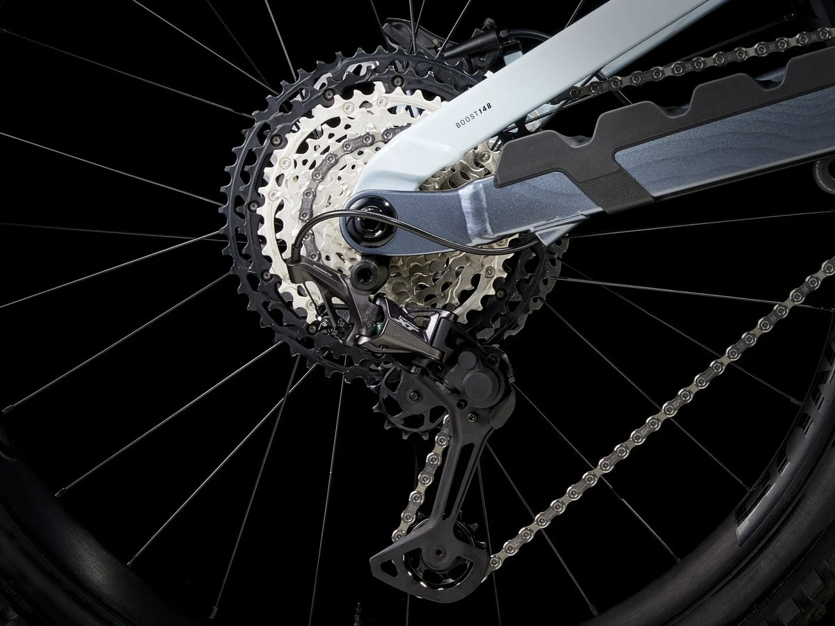 2025 Trek Slash 8 Gen 6 - Plasma Grey Pearl — image 3