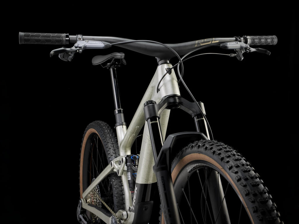 2025 Trek Top Fuel 9.8 GX AXS Gen 4- Lunar Silver — image 10