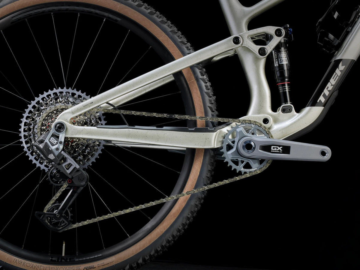 2025 Trek Top Fuel 9.8 GX AXS Gen 4- Lunar Silver — image 12