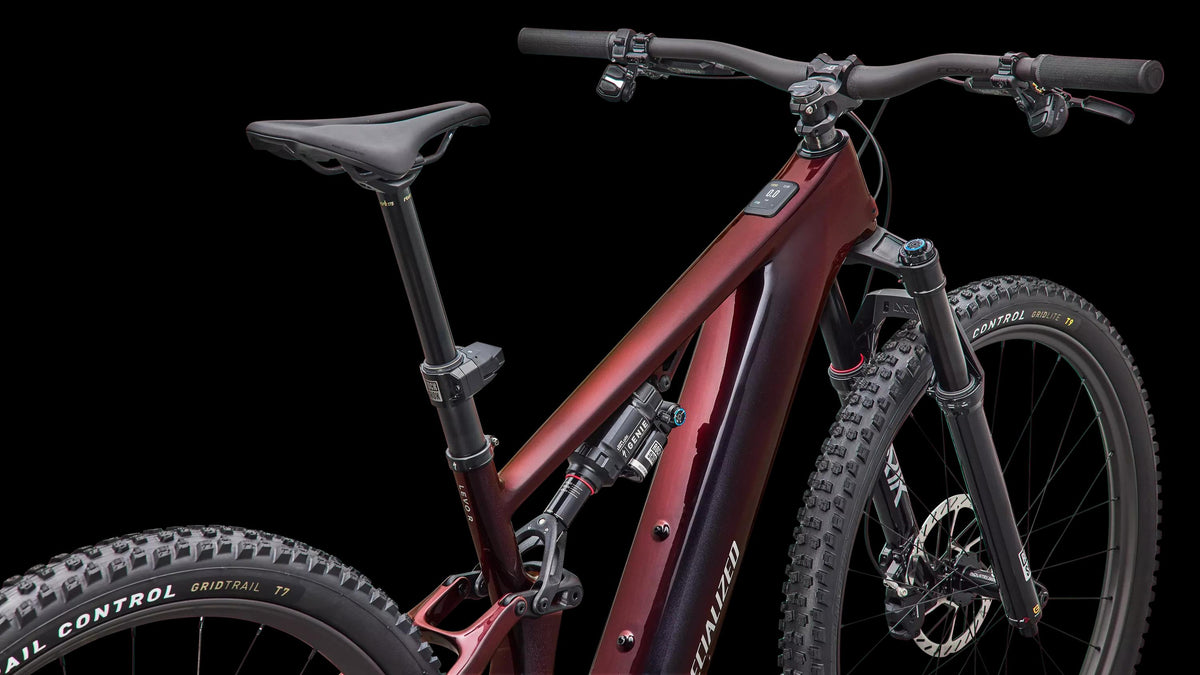 Turbo Levo R Pro (2027) — Gloss Black Red Chameleon / Dolomite — detail 40