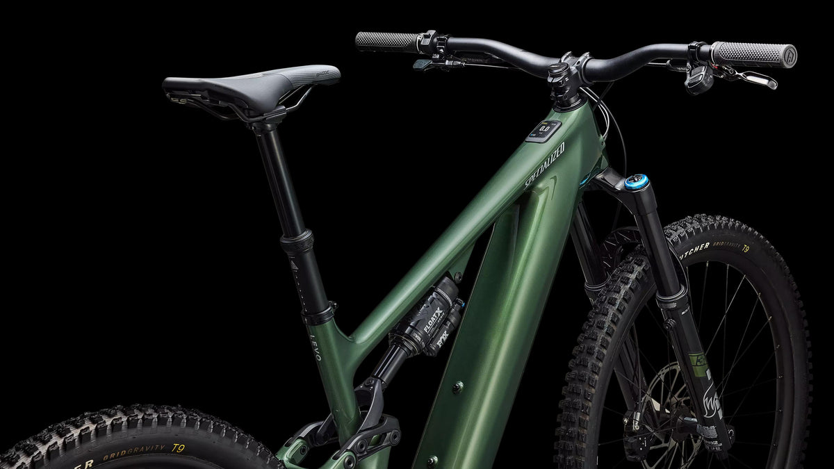 Turbo Levo 4 Expert (2026) — Gloss Cypress Metallic / Silver Dust — detail 40
