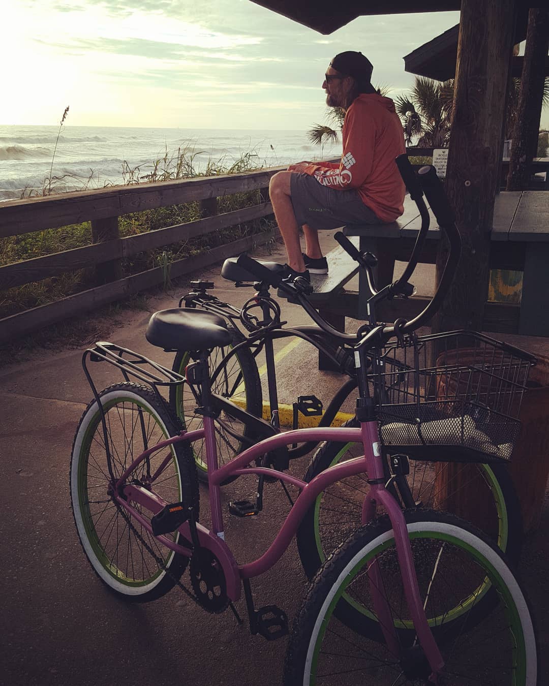 sixthreezero Around the Block Women's 24" 21 Speed Beach Cruiser Bicycle with Rear Rack — product view 85