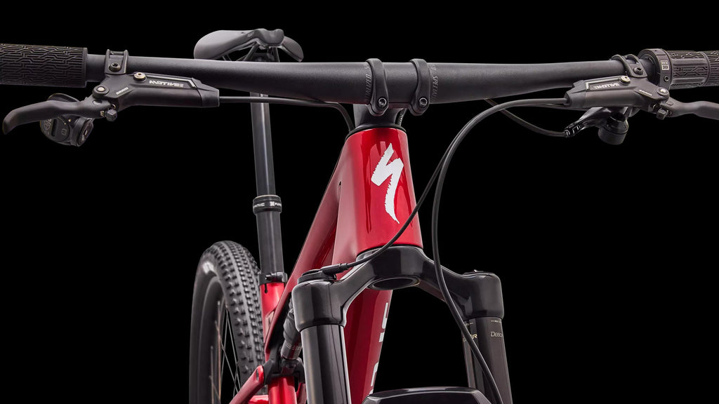Epic 9 Comp (2027) — Gloss Ruby Metallic / Metallic White Silver — detail 50