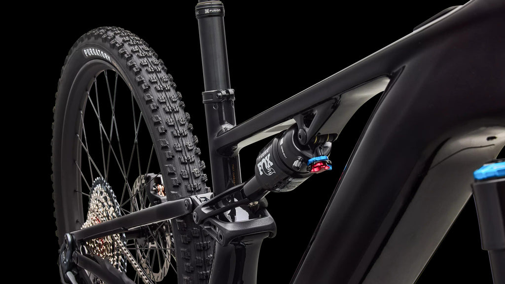 Turbo Levo R Expert (2026) — Gloss Carbon / Burnt Gold Metallic — detail 60