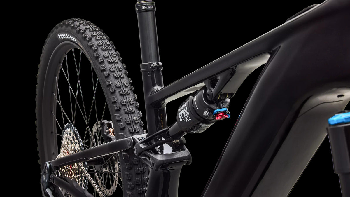 Turbo Levo R Expert (2026) — Gloss Carbon / Burnt Gold Metallic — detail 60
