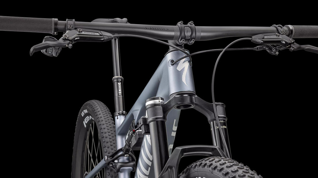 Epic 8 Pro - SRAM X0 AXS, RockShox Ultimate Flight Attendant (2026) — Glacial Metallic Pearl / Metallic White Silver — detail 50