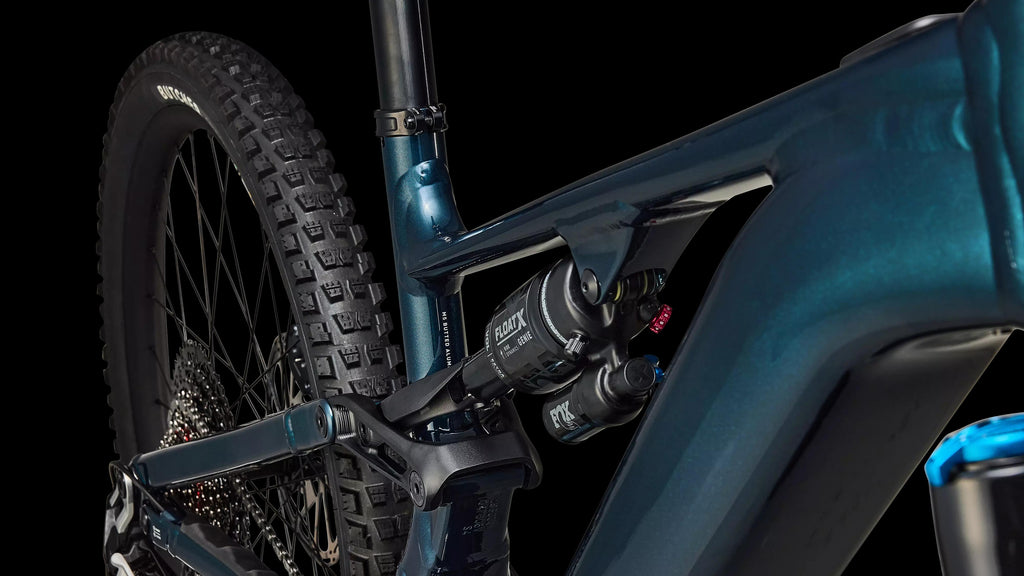 Turbo Levo 4 Comp Alloy (2026) — Gloss Deep Lake Metallic / Dune White — detail 60