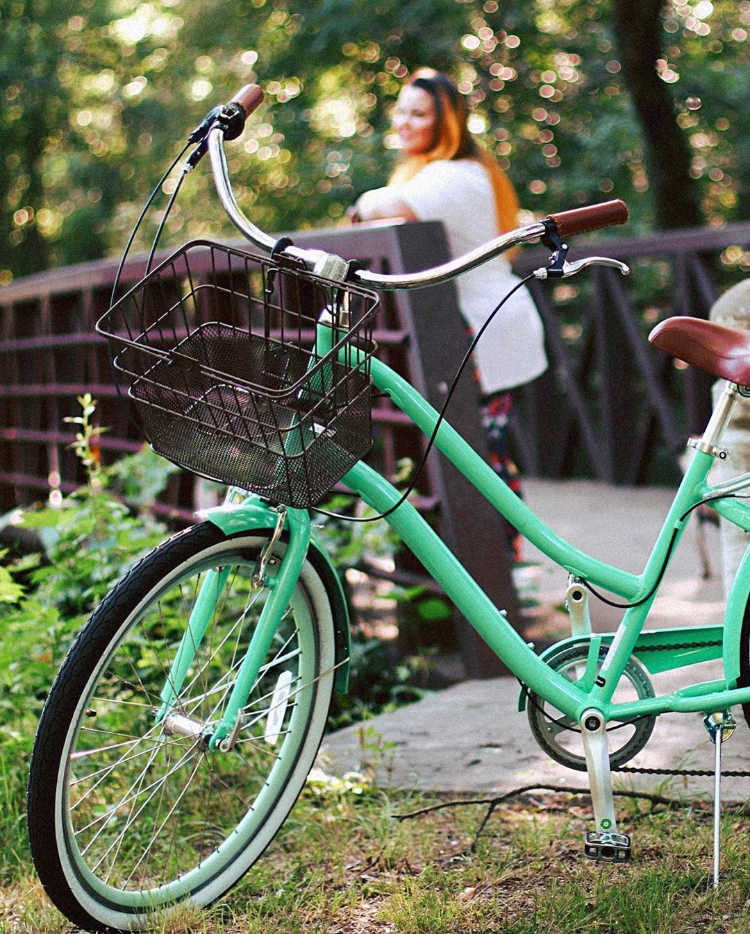 sixthreezero EVRYjourney Women's 26" 500W 7 Speed Electric Hybrid Bicycle — product view 105