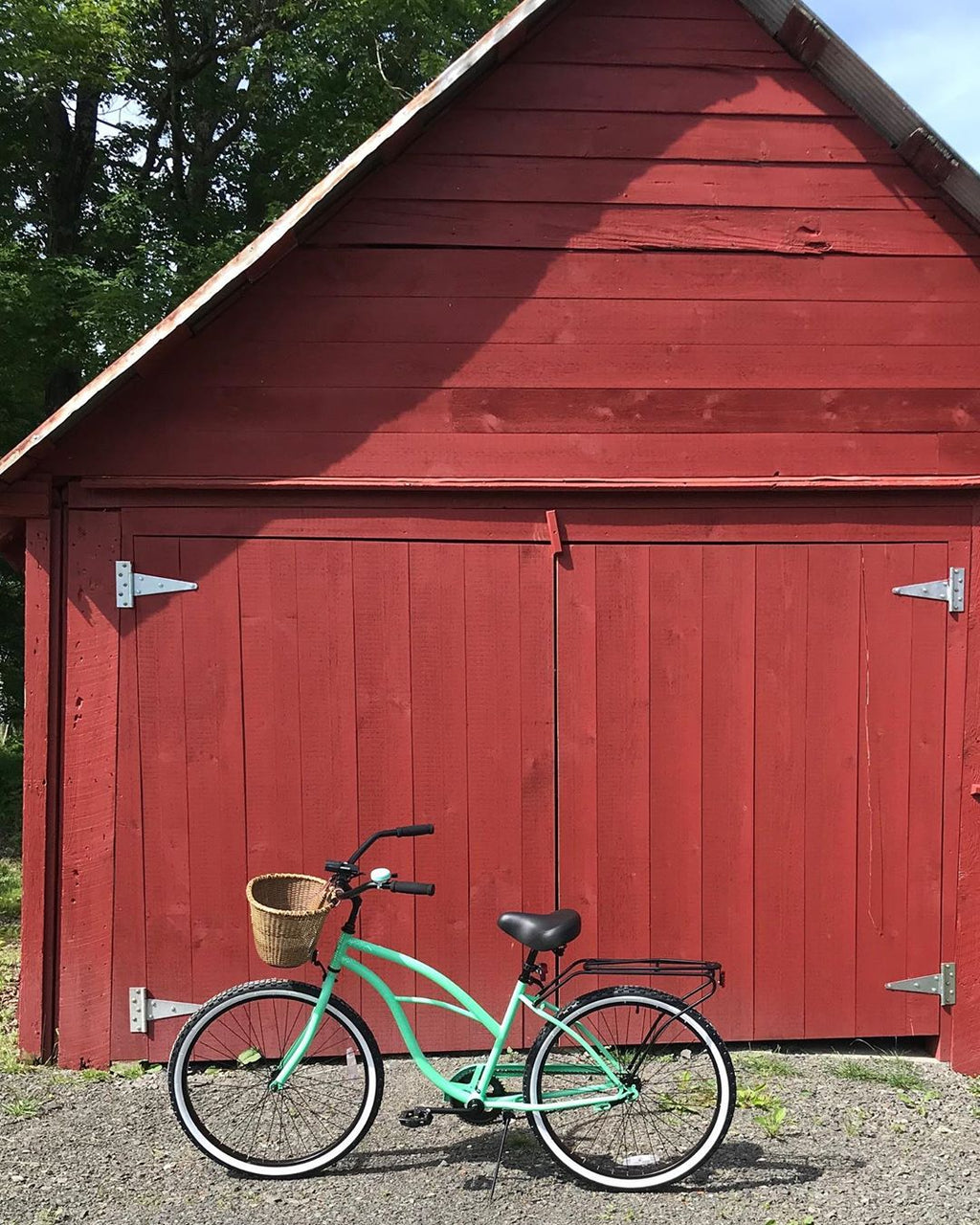 sixthreezero Around the Block Women's 24" 21 Speed Beach Cruiser Bicycle with Rear Rack — product view 92
