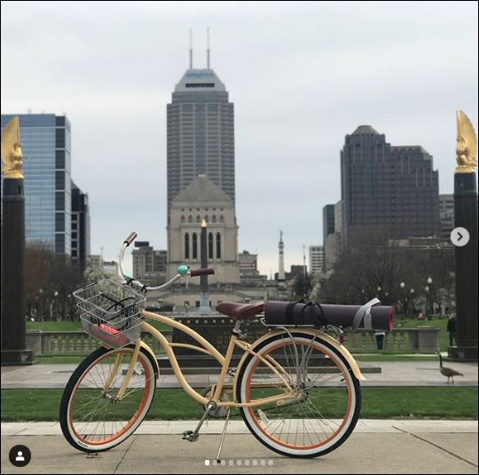 sixthreezero Around the Block Women's 24" 21 Speed Beach Cruiser Bicycle with Rear Rack — product view 42