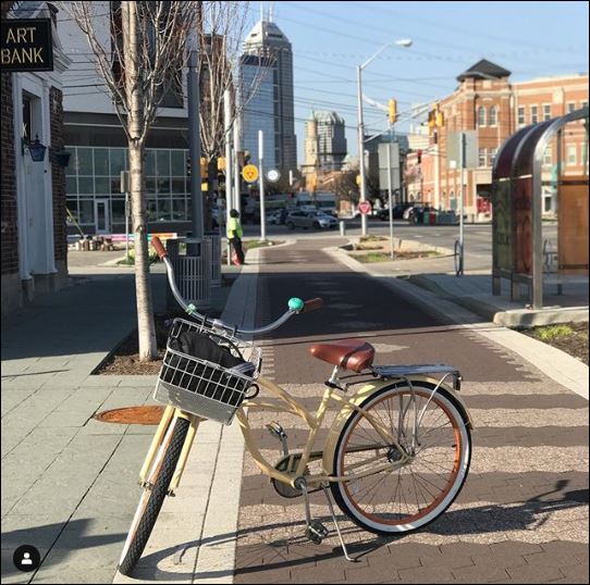 sixthreezero Around the Block Women's 24" 21 Speed Beach Cruiser Bicycle with Rear Rack — product view 44