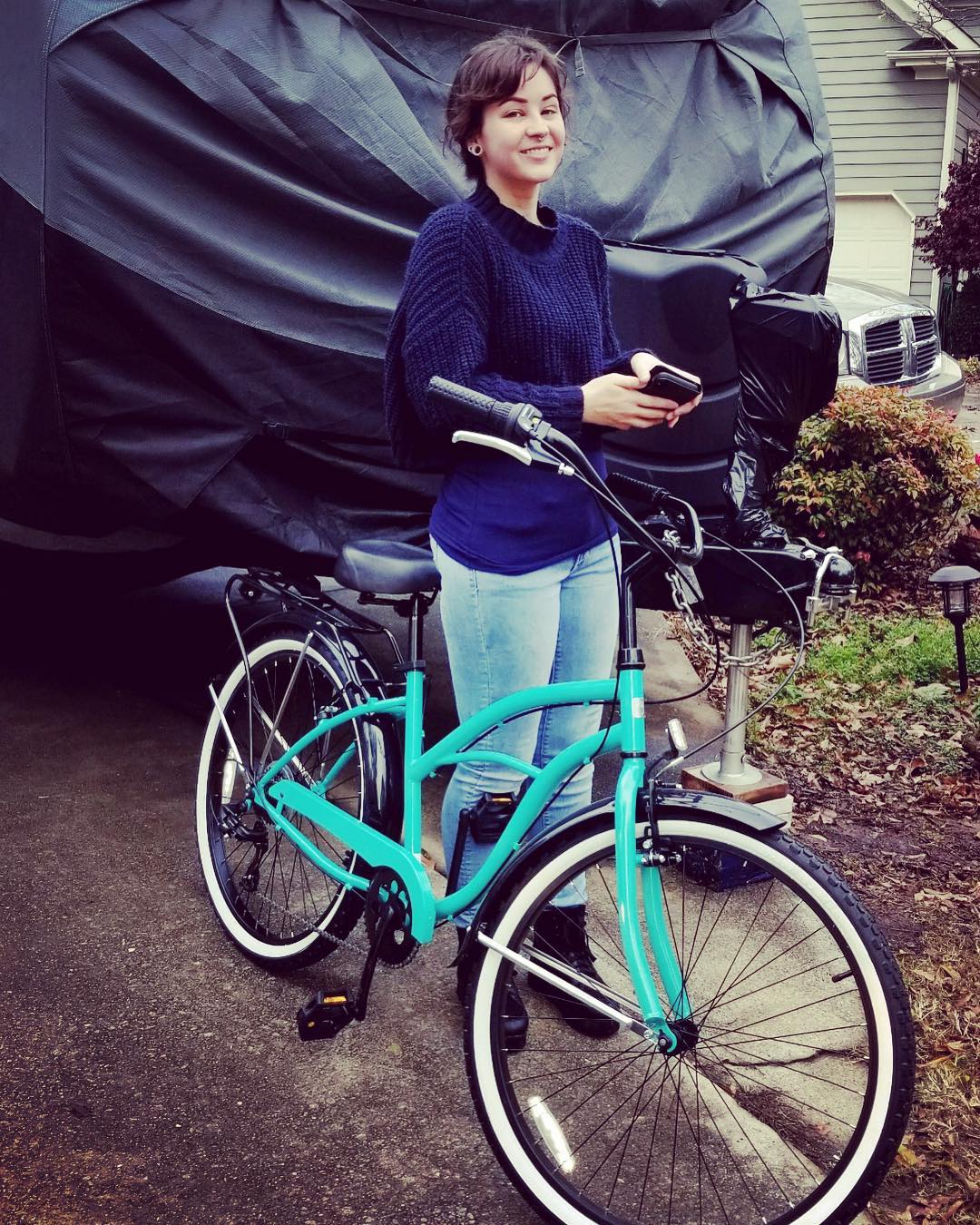 sixthreezero Around the Block Women's 24" 21 Speed Beach Cruiser Bicycle with Rear Rack — product view 59
