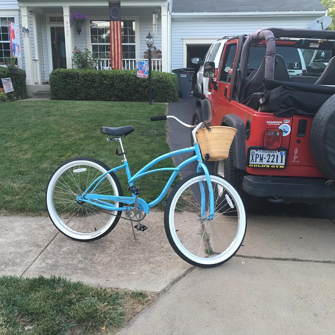 sixthreezero Around the Block Women's 24" 21 Speed Beach Cruiser Bicycle with Rear Rack — product view 67