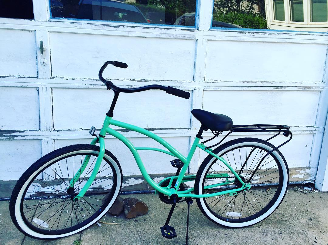 sixthreezero Around the Block Women's 24" 21 Speed Beach Cruiser Bicycle with Rear Rack — product view 69